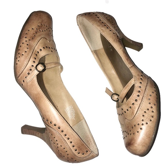 Kenneth Cole Reaction Break Water Mary Jane Heels - Picture 4 of 8